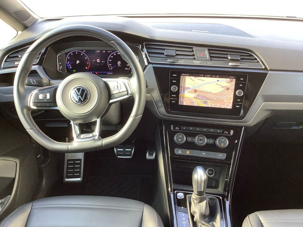 Volkswagen Touran 2022 г. Белый, пробег 46916 км