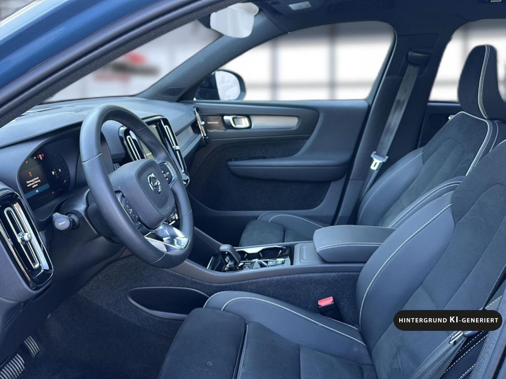 Volvo XC40 2023 г. Синий, пробег 58222 км