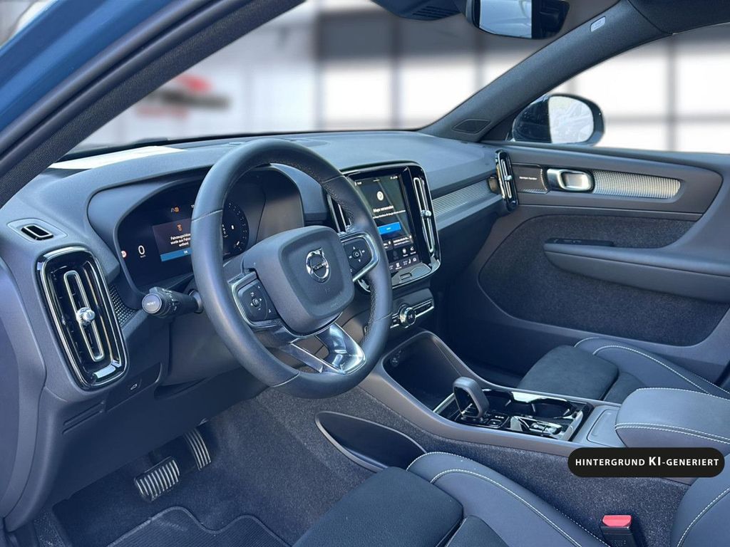 Volvo XC40 2023 г. Синий, пробег 58222 км