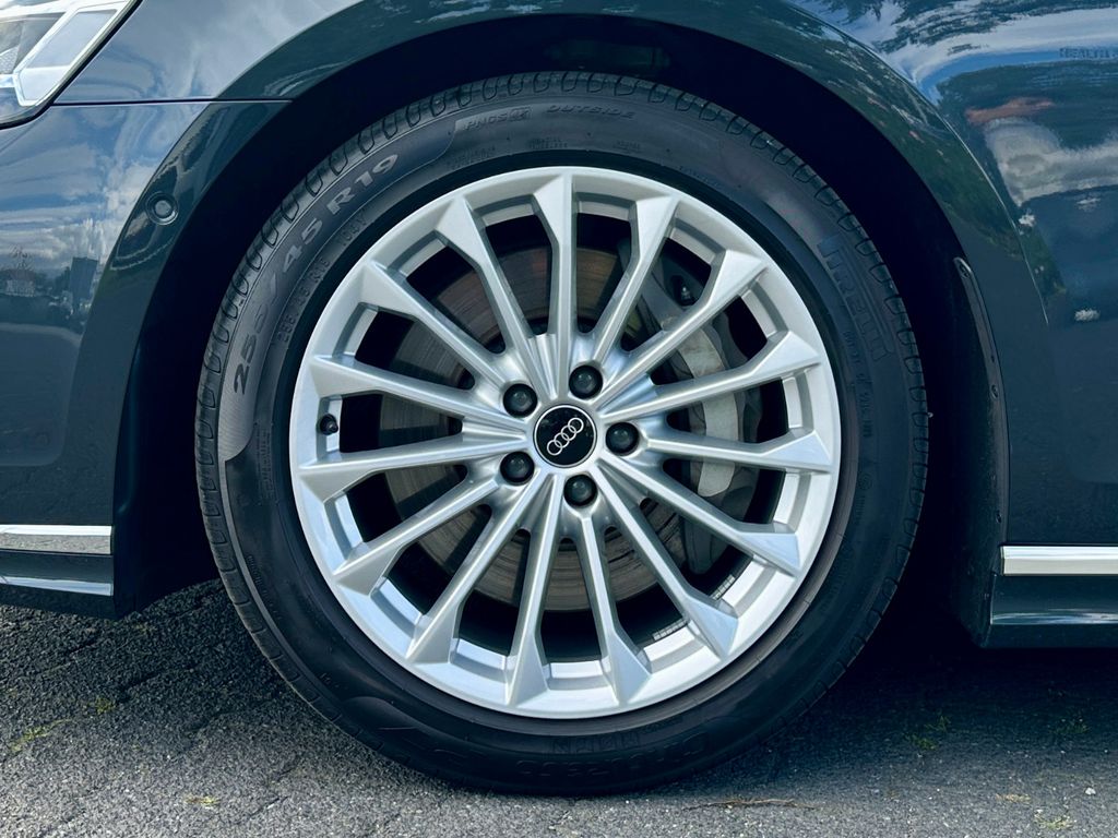 Audi A8 2023 г. Серый, пробег 26690 км
