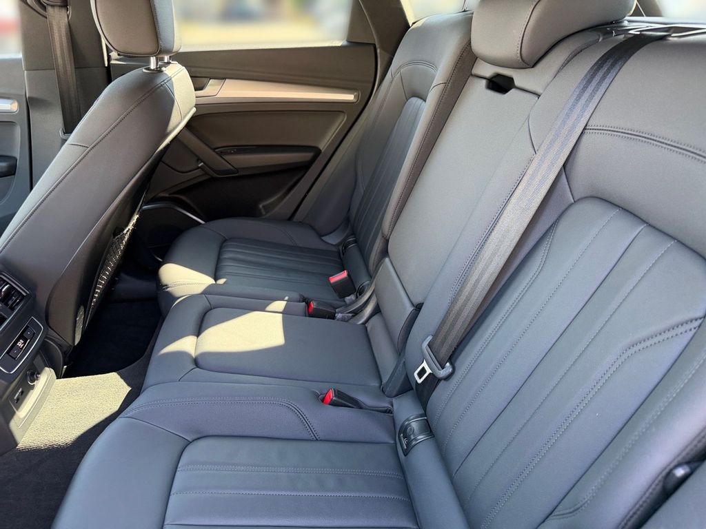 Audi Q5 2022 г. Чёрный, пробег 57819 км