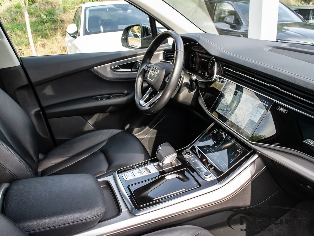 Audi Q7 2023 г. Чёрный, пробег 49505 км