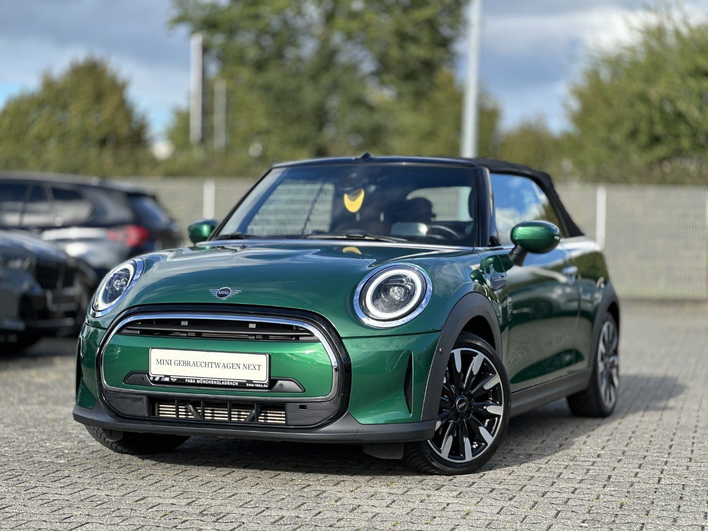 Mini COOPER CABRIO 2022 г. Зелёный, пробег 40750 км