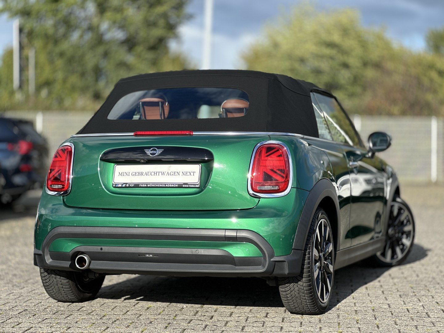Mini COOPER CABRIO 2022 г. Зелёный, пробег 40750 км