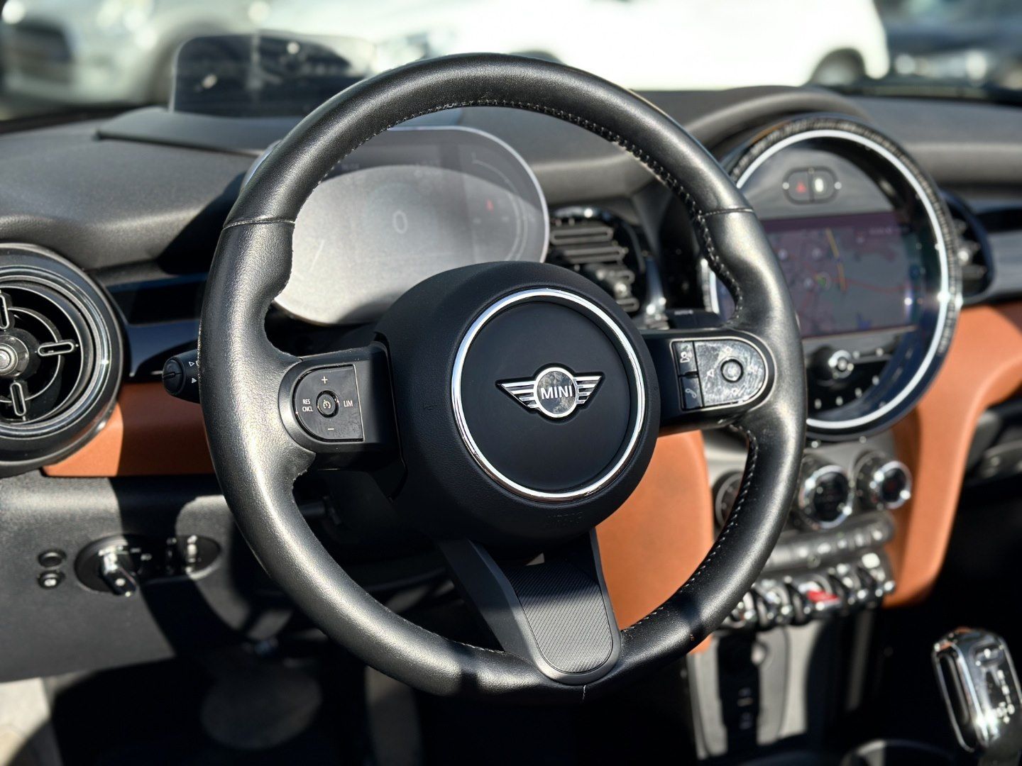 Mini COOPER CABRIO 2022 г. Зелёный, пробег 40750 км