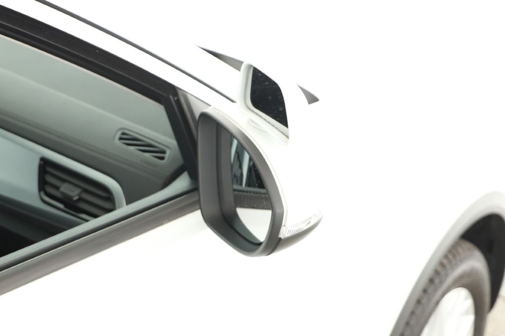 Volkswagen T-Roc 2023 г. Белый, пробег 54440 км