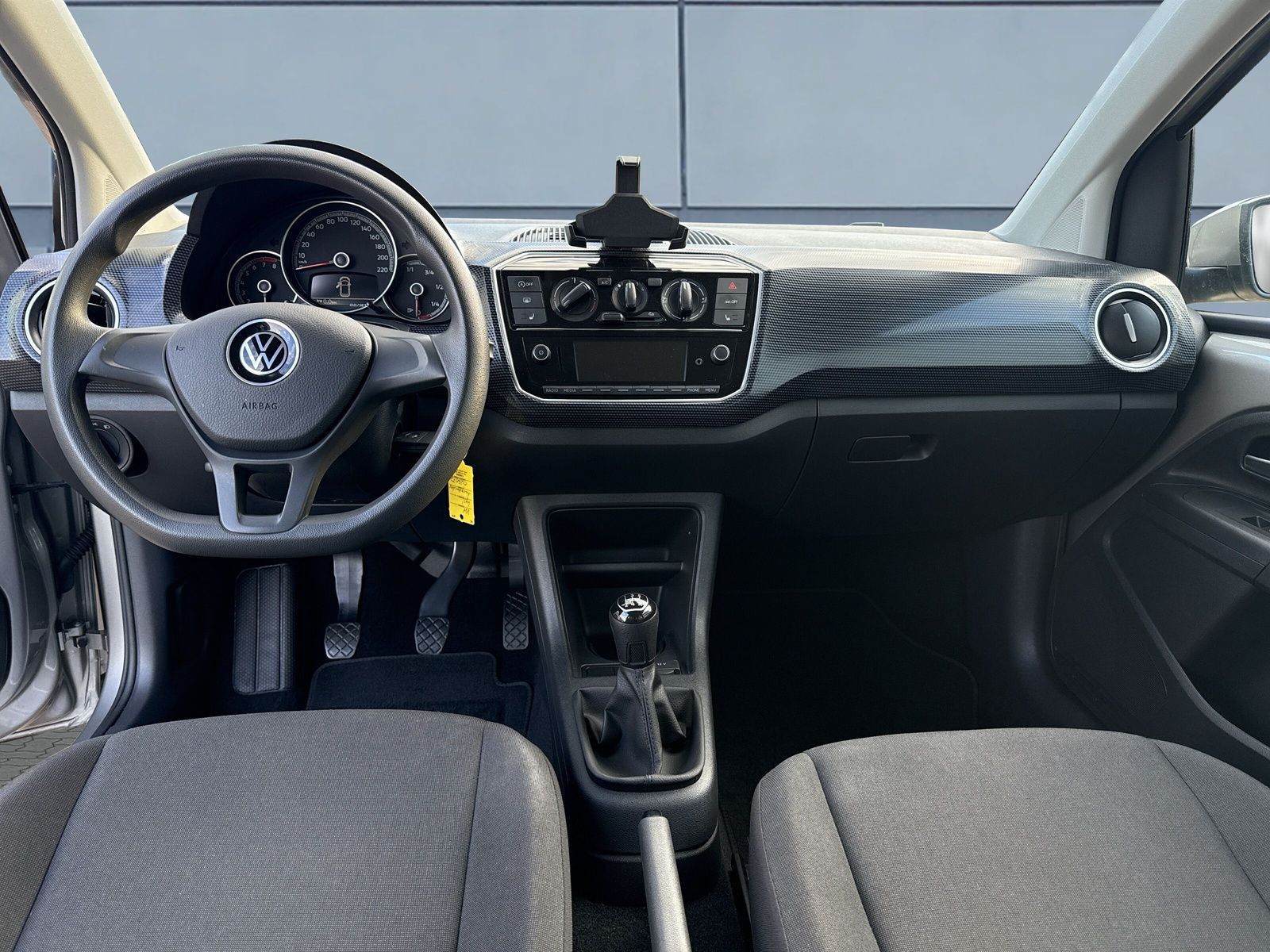 Volkswagen up! 2022 г. Серебристый, пробег 18456 км