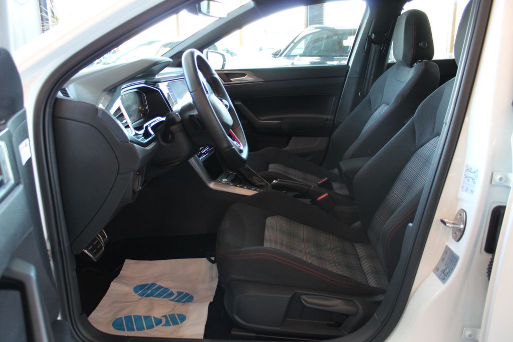 Volkswagen Polo 2022 г. Белый, пробег 38000 км