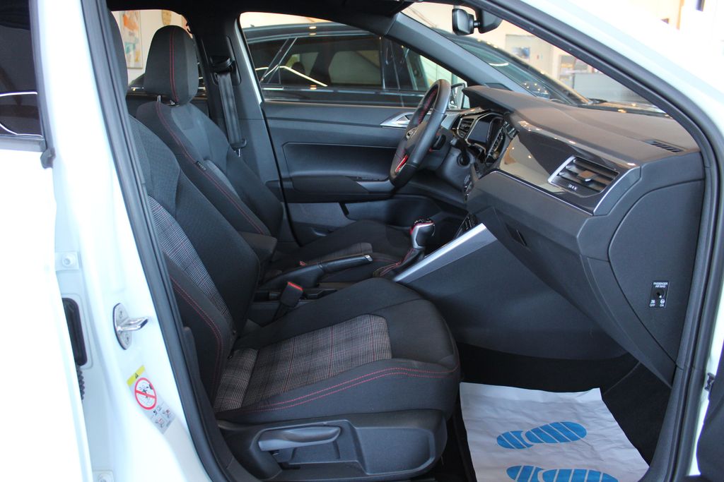 Volkswagen Polo 2022 г. Белый, пробег 38000 км