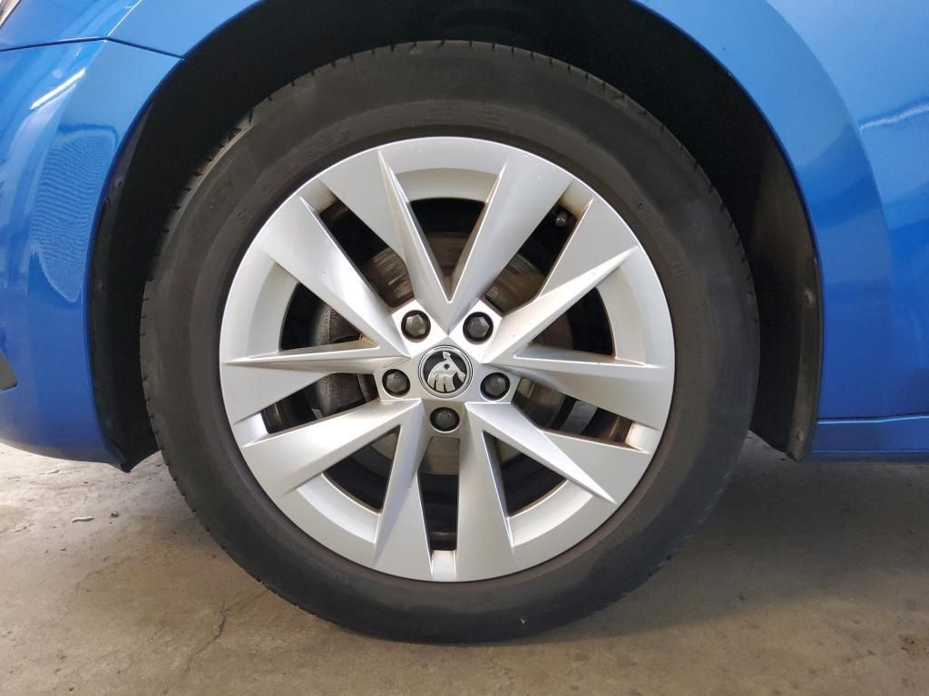 Skoda Octavia 2023 г. Синий, пробег 57790 км