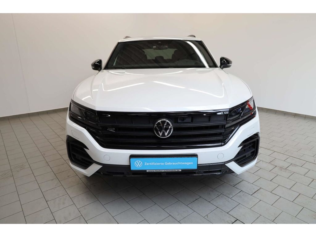 Volkswagen Touareg 2023 г. Белый, пробег 38814 км