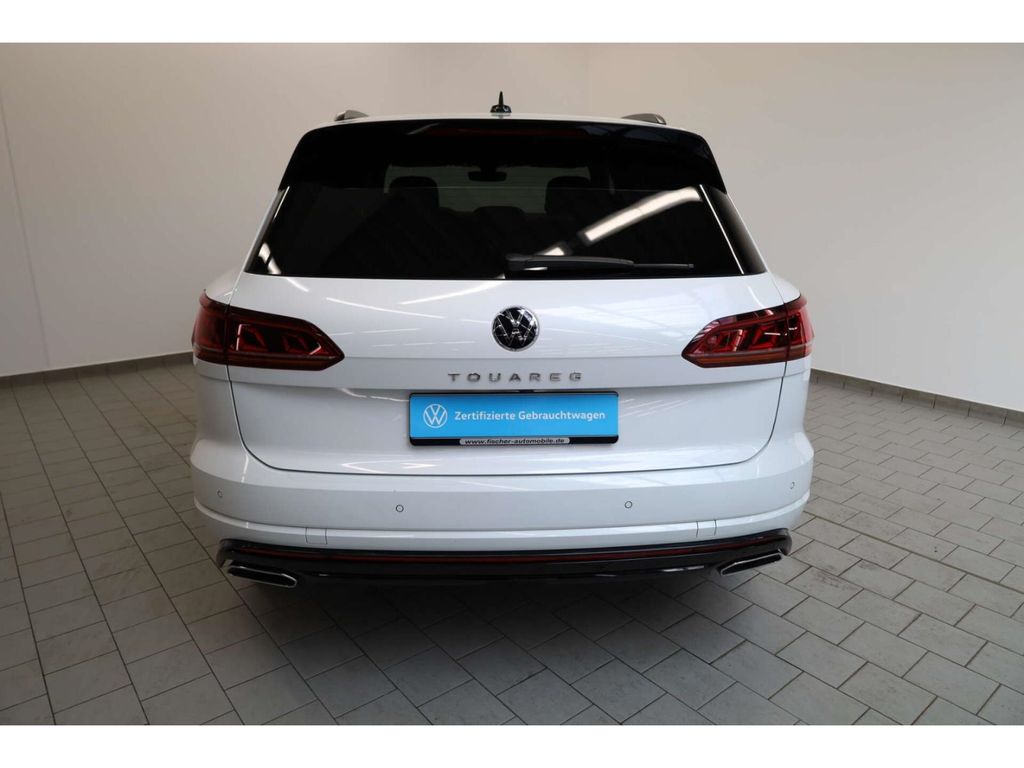 Volkswagen Touareg 2023 г. Белый, пробег 38814 км