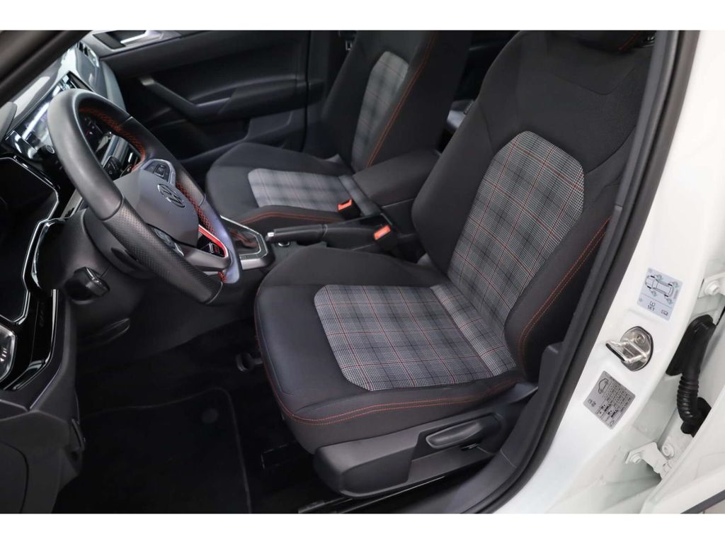 Volkswagen Polo 2024 г. Белый, пробег 27500 км