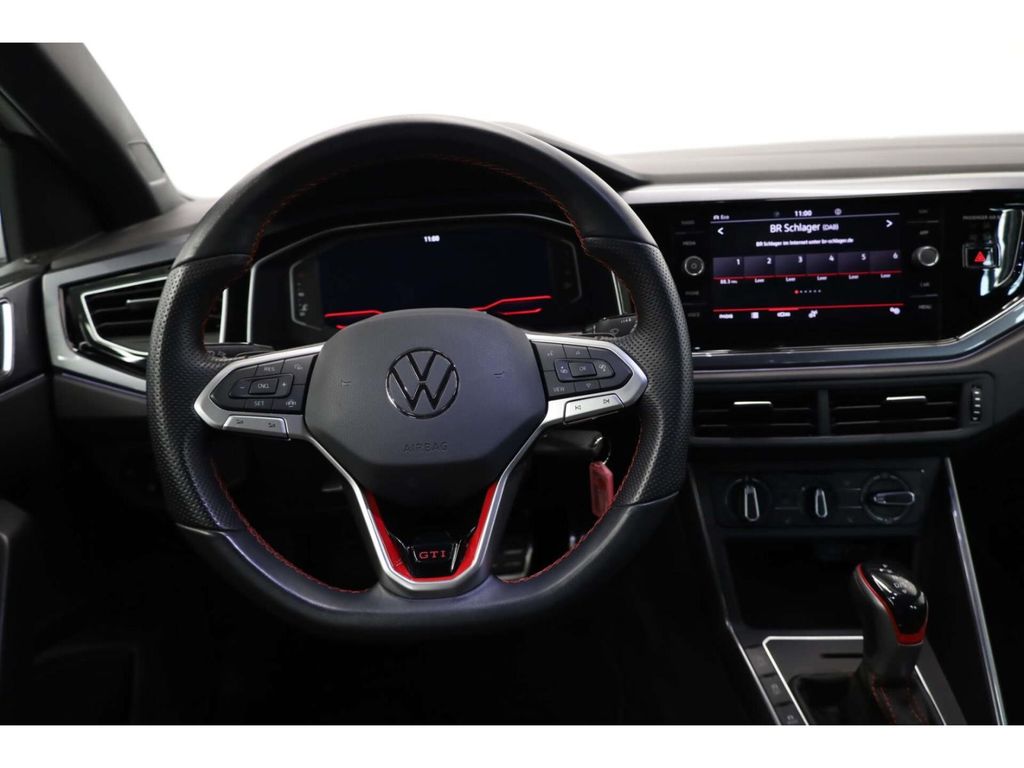 Volkswagen Polo 2024 г. Белый, пробег 27500 км