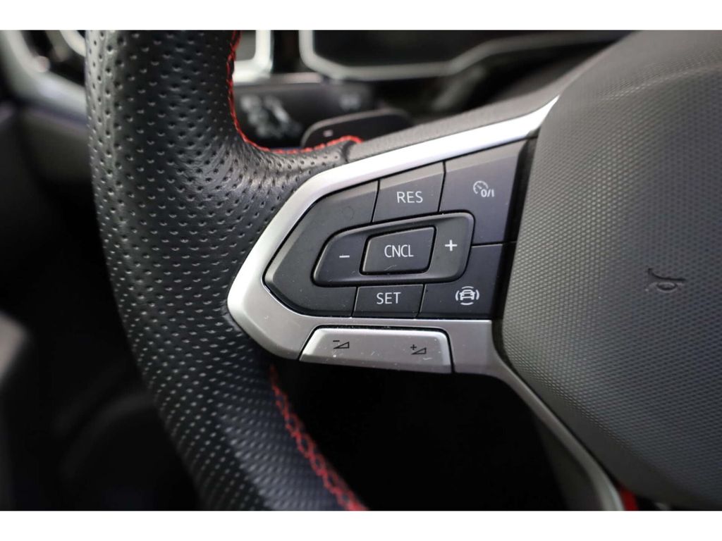 Volkswagen Polo 2024 г. Белый, пробег 27500 км