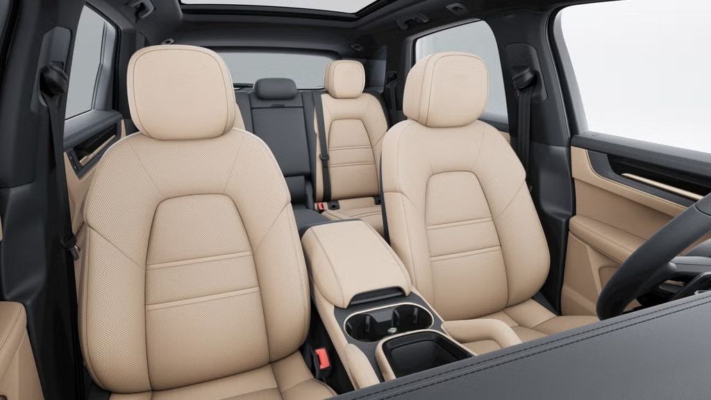 Porsche Cayenne 2023 г. Чёрный, пробег 45400 км