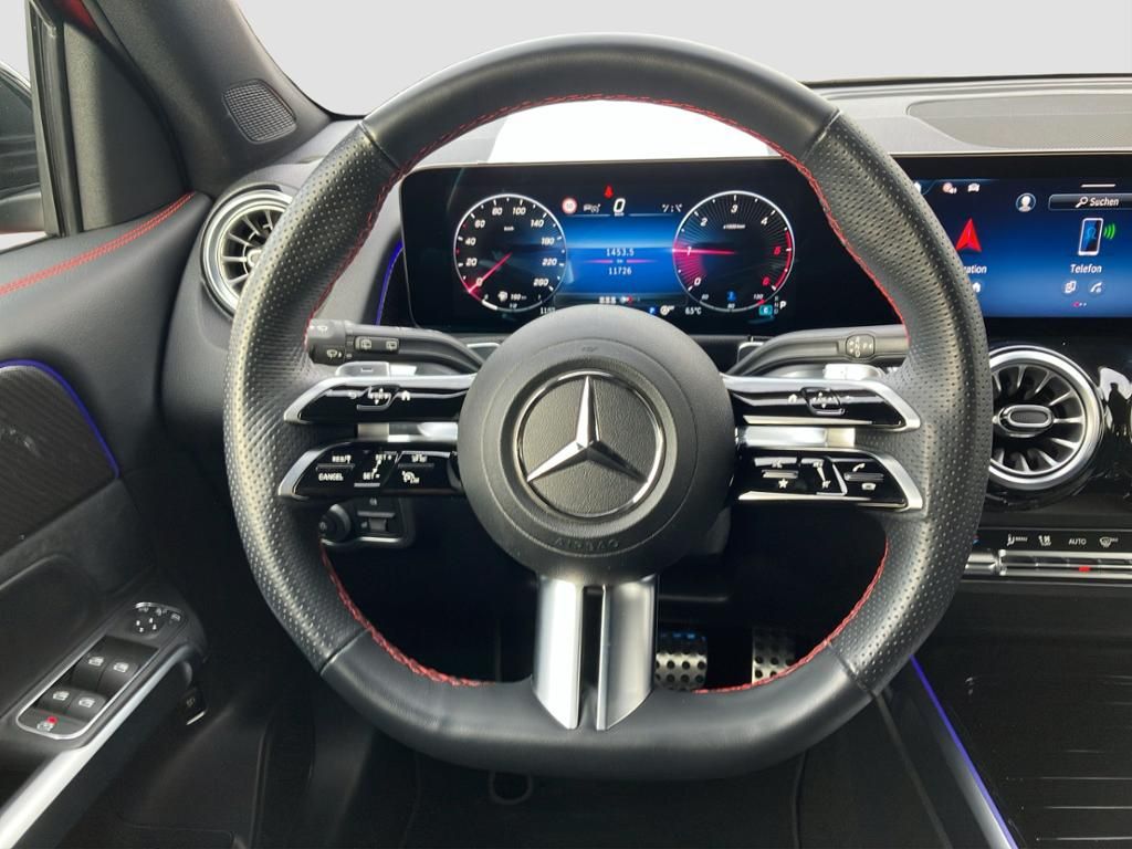 Mercedes-Benz GLB 200 2025 г. Красный, пробег 11925 км