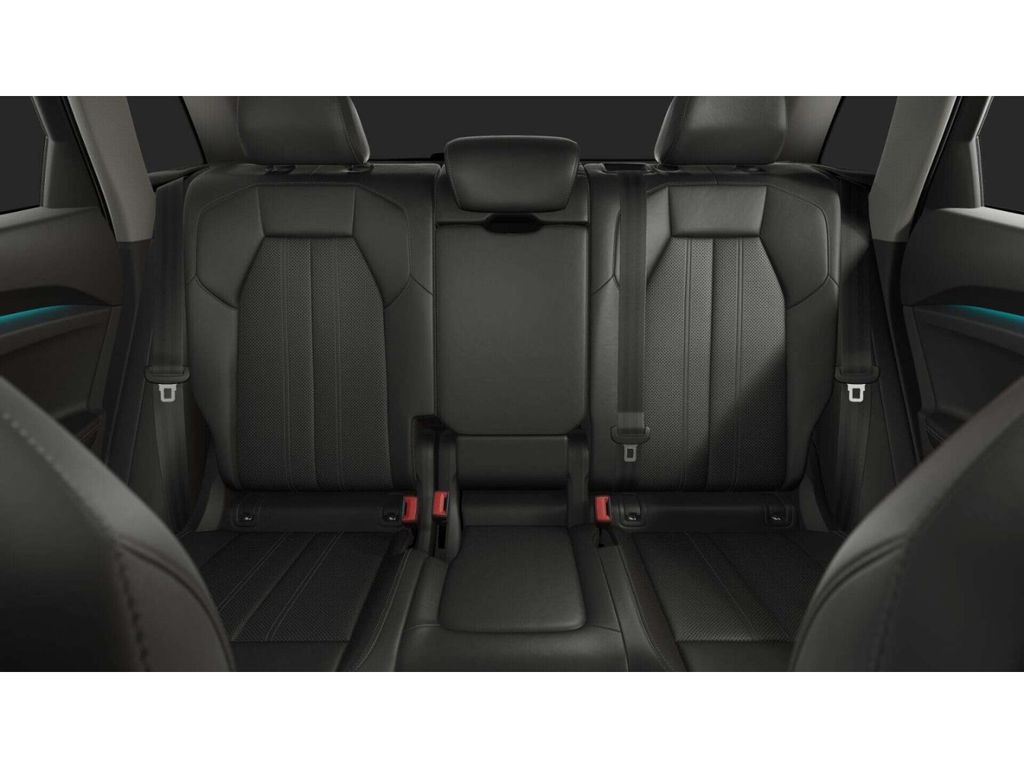 Audi Q5 2026 г. Белый, пробег 15566 км
