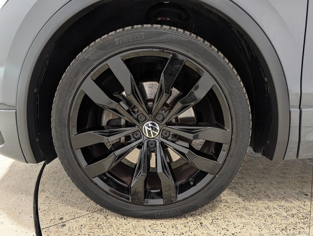 Volkswagen Tiguan 2022 г. Серый, пробег 54230 км