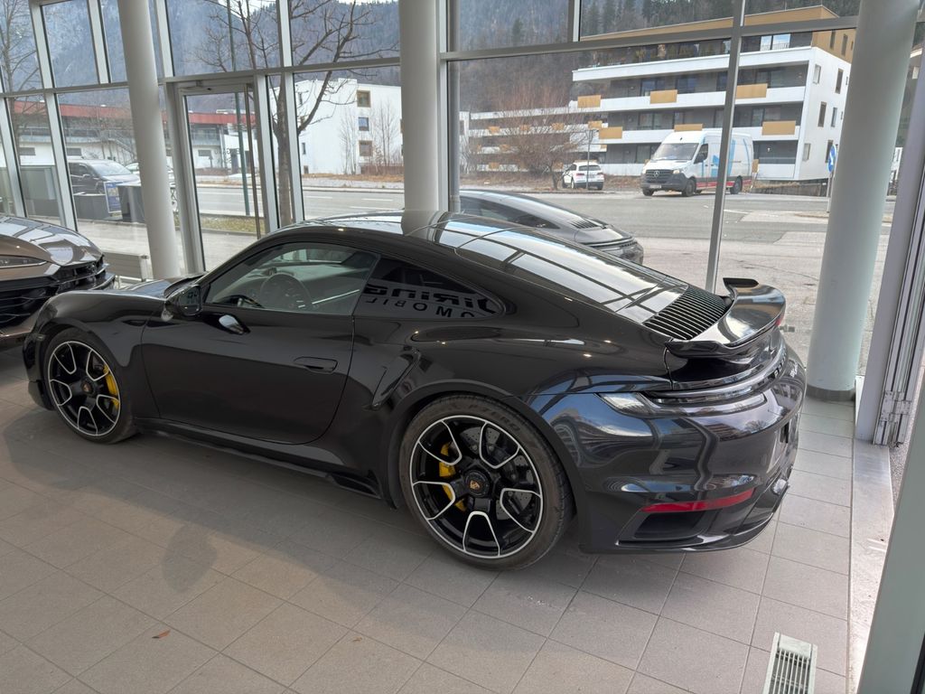 Porsche 992 2021 г. Чёрный, пробег 24030 км