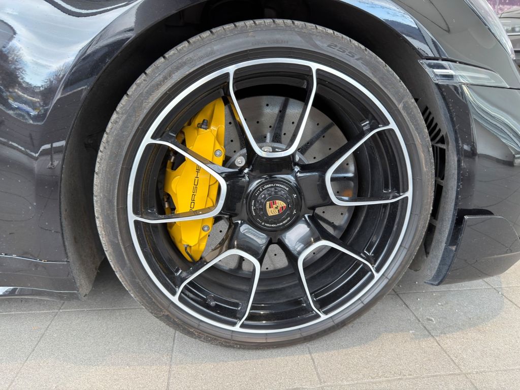 Porsche 992 2021 г. Чёрный, пробег 24030 км