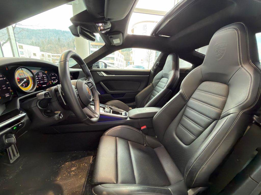 Porsche 992 2021 г. Чёрный, пробег 24030 км