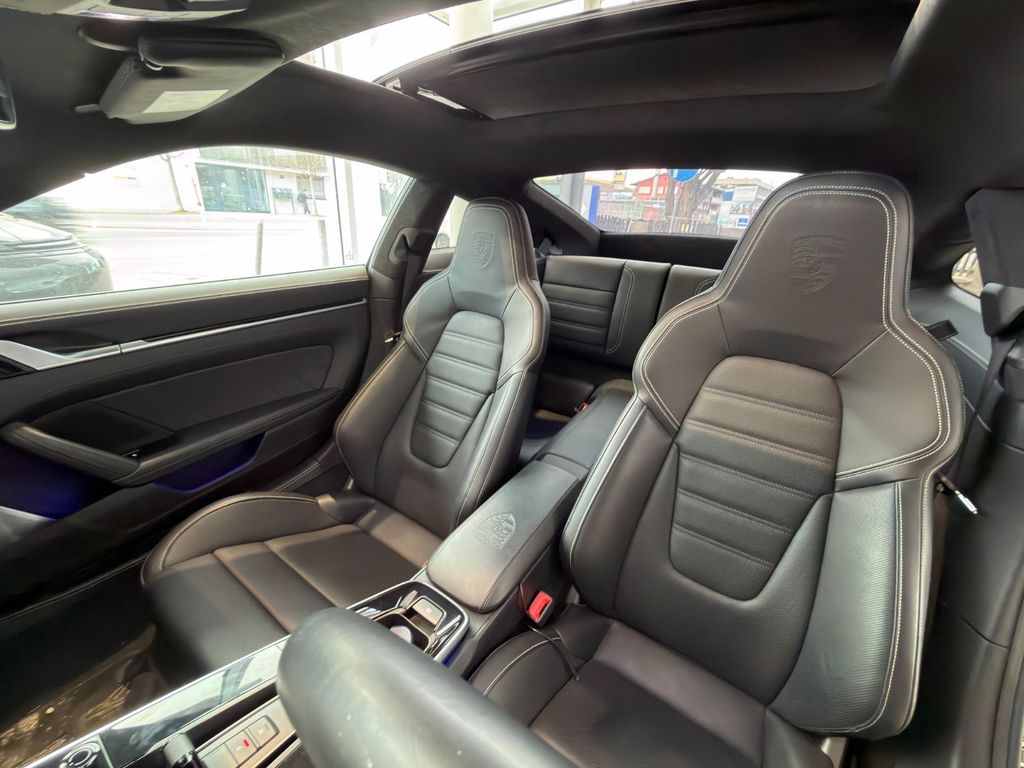 Porsche 992 2021 г. Чёрный, пробег 24030 км