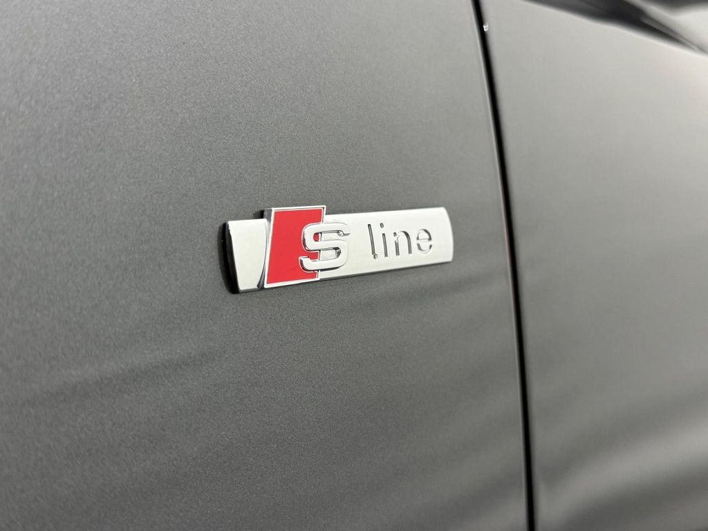Audi Q3 2023 г. Серый, пробег 60000 км