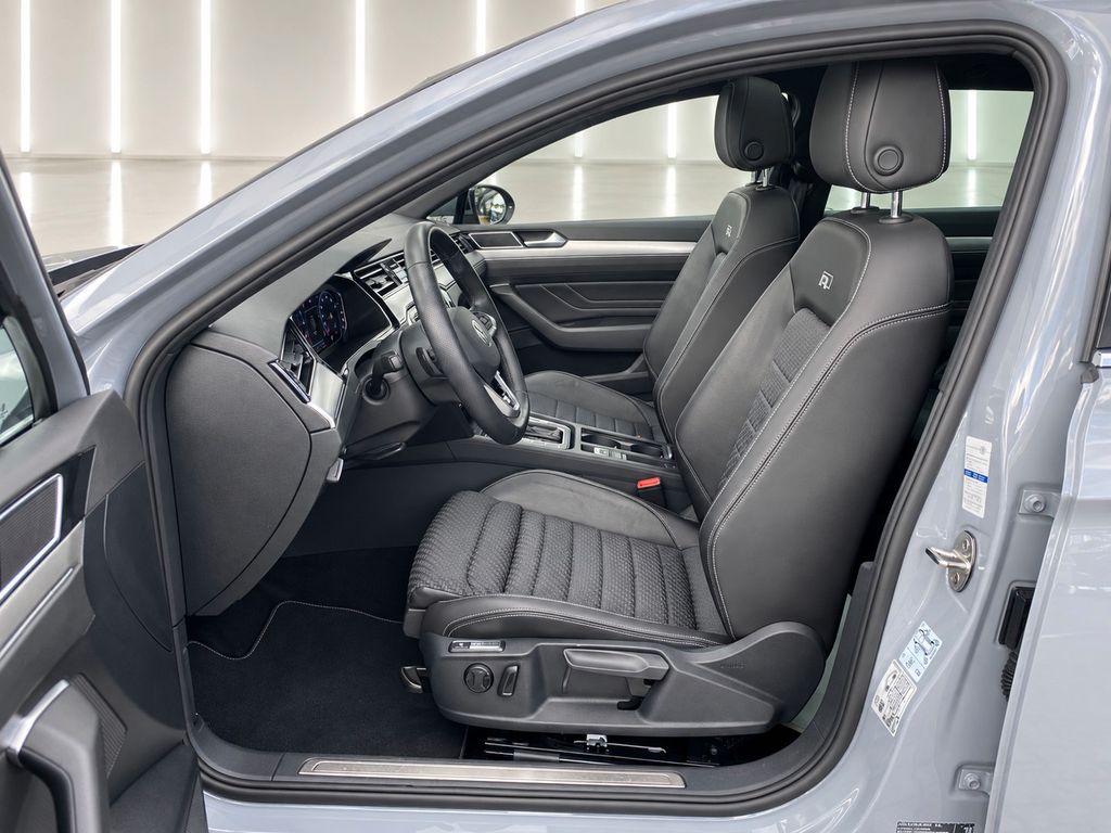 Volkswagen PASSAT VARIANT 2023 г. Серый, пробег 38000 км