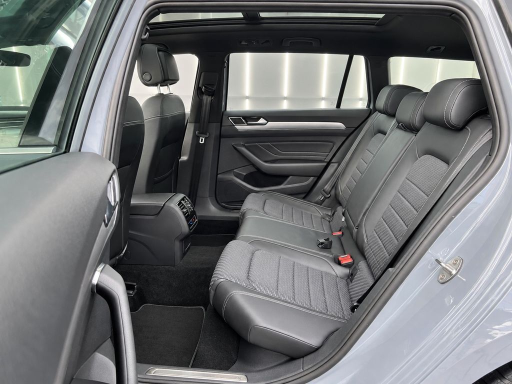 Volkswagen PASSAT VARIANT 2023 г. Серый, пробег 38000 км