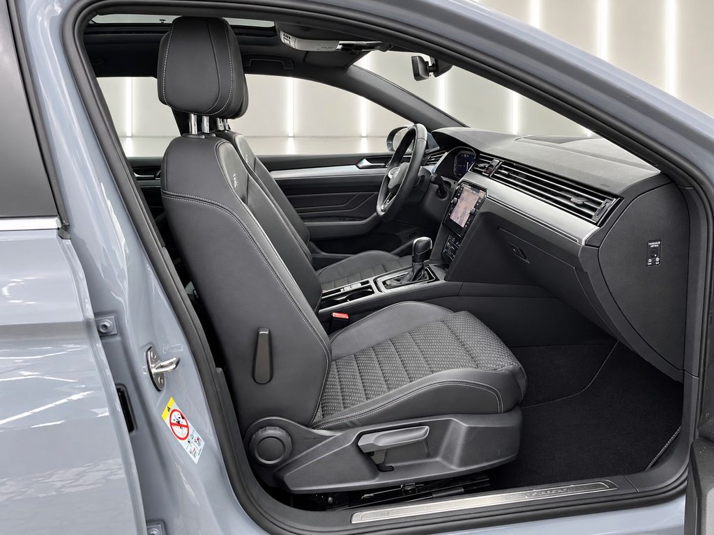 Volkswagen PASSAT VARIANT 2023 г. Серый, пробег 38000 км