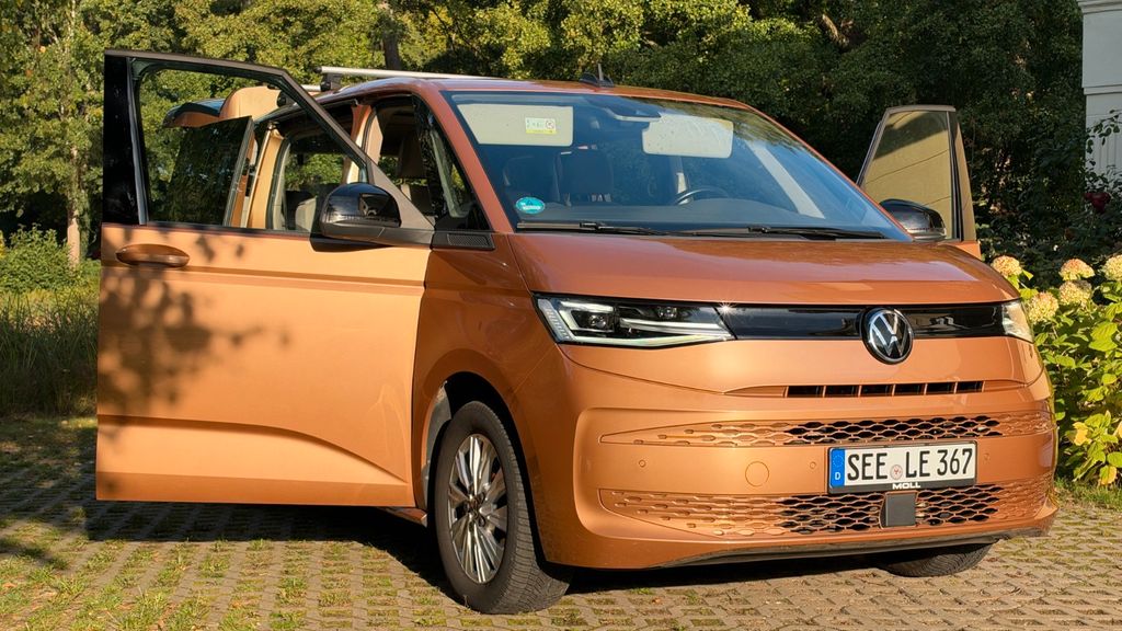 Volkswagen T7 MULTIVAN 2022 г. Бежевый, пробег 55000 км