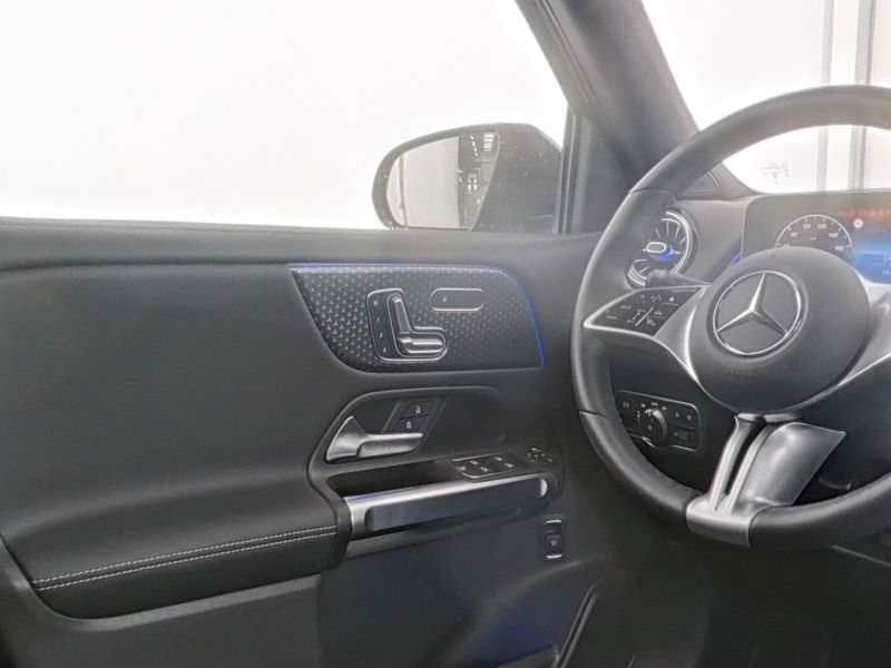Mercedes-Benz GLB 250 2025 г. Синий, пробег 18169 км