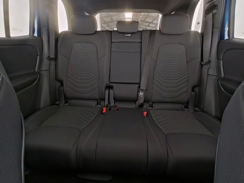 Mercedes-Benz GLB 250 2025 г. Синий, пробег 18169 км