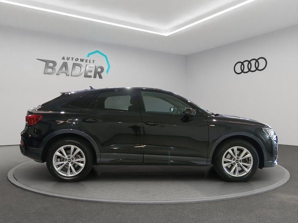 Audi Q3 2021 г. Чёрный, пробег 49093 км