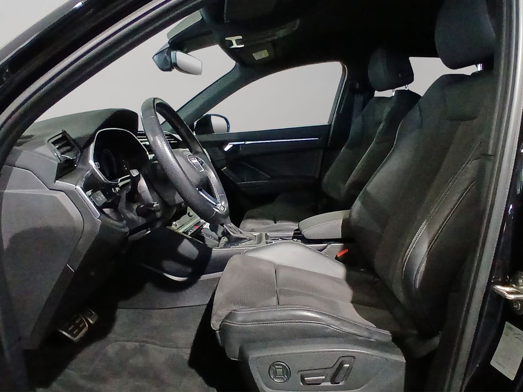 Audi Q3 2021 г. Чёрный, пробег 49093 км