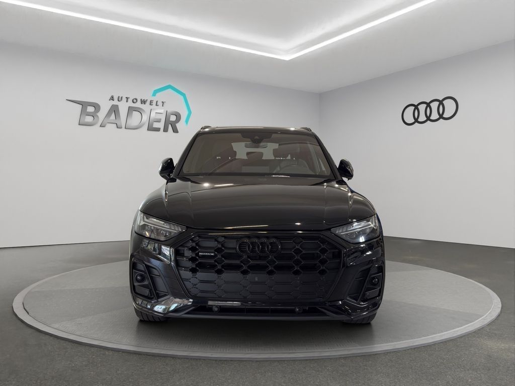 Audi Q5 2023 г. Чёрный, пробег 54400 км