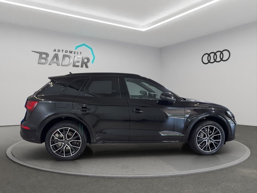 Audi Q5 2023 г. Чёрный, пробег 54400 км