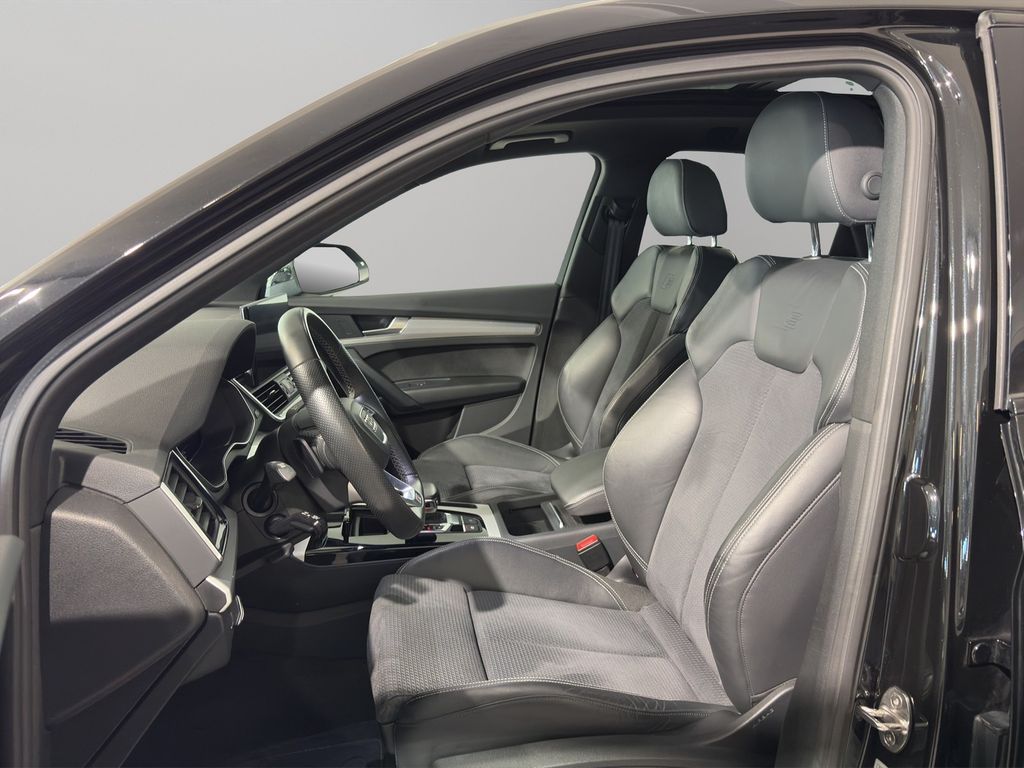 Audi Q5 2023 г. Чёрный, пробег 54400 км