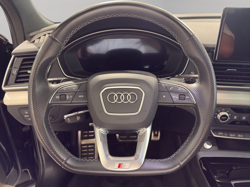 Audi Q5 2023 г. Чёрный, пробег 54400 км