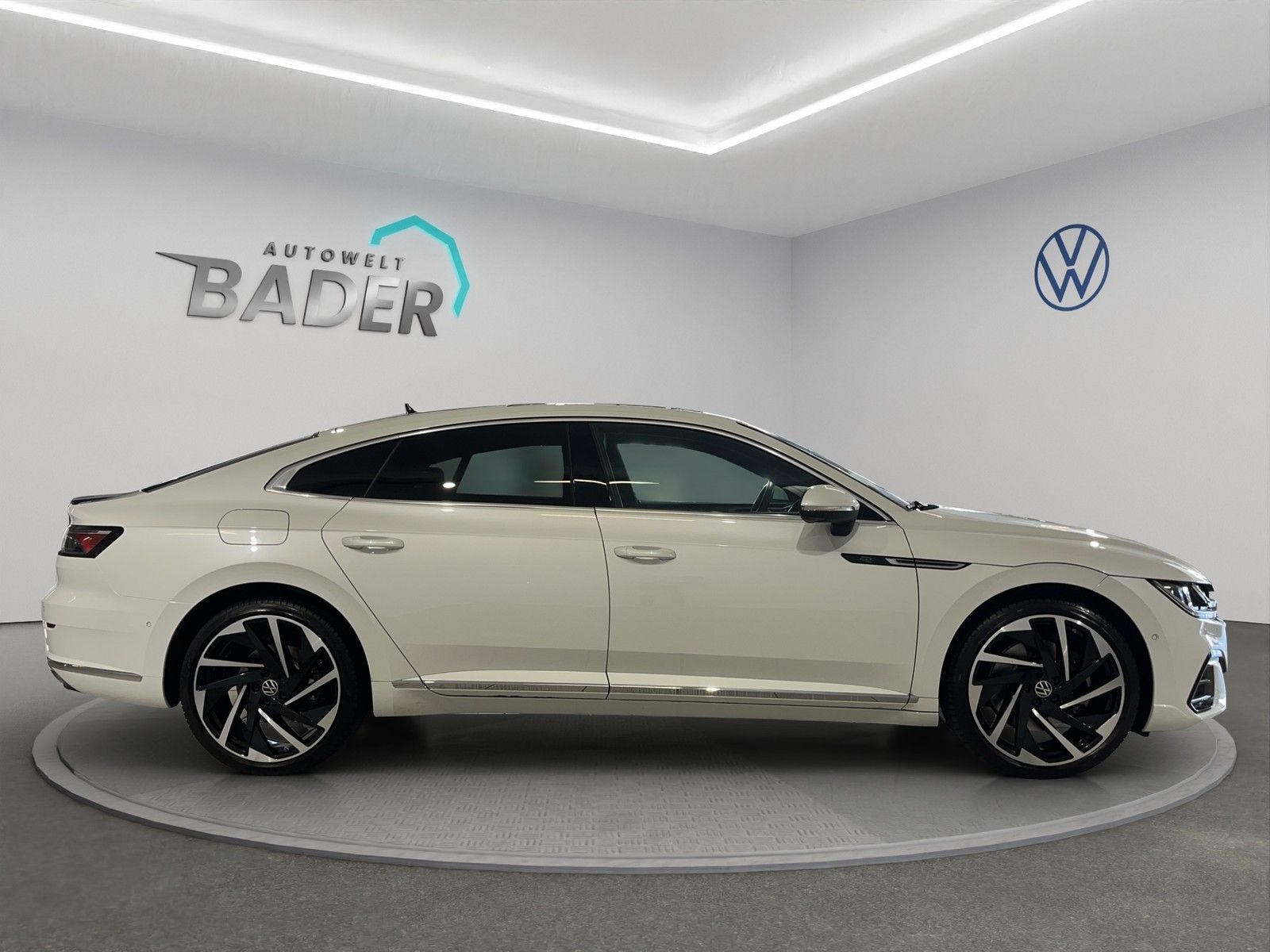 Volkswagen Arteon 2023 г. Белый, пробег 52339 км