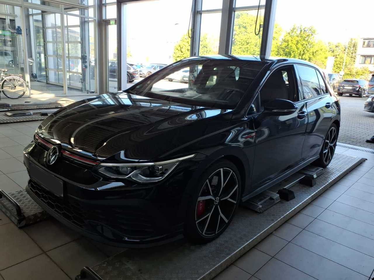Volkswagen Golf 2023 г. Чёрный, пробег 33431 км
