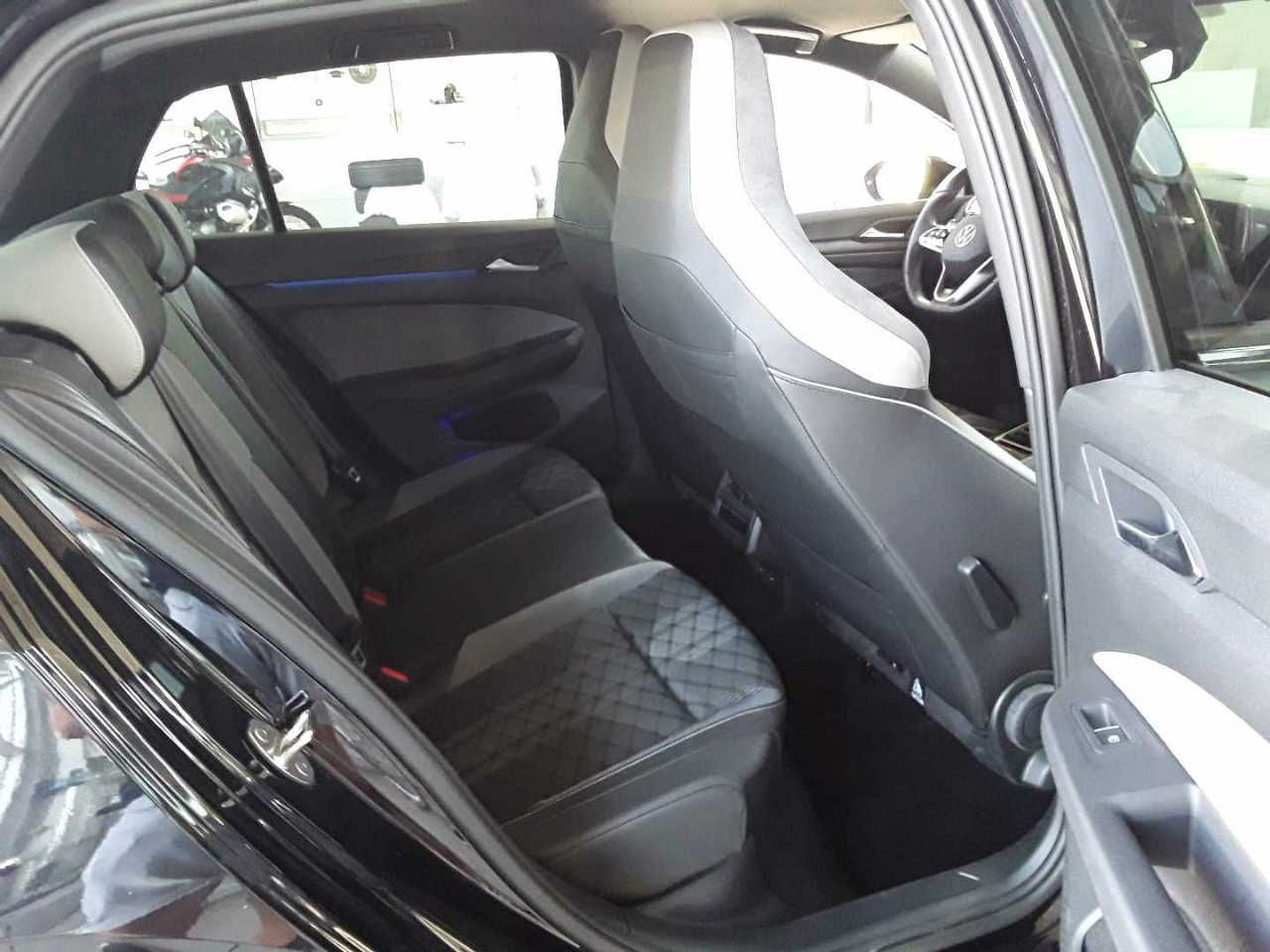 Volkswagen Golf 2023 г. Чёрный, пробег 15448 км