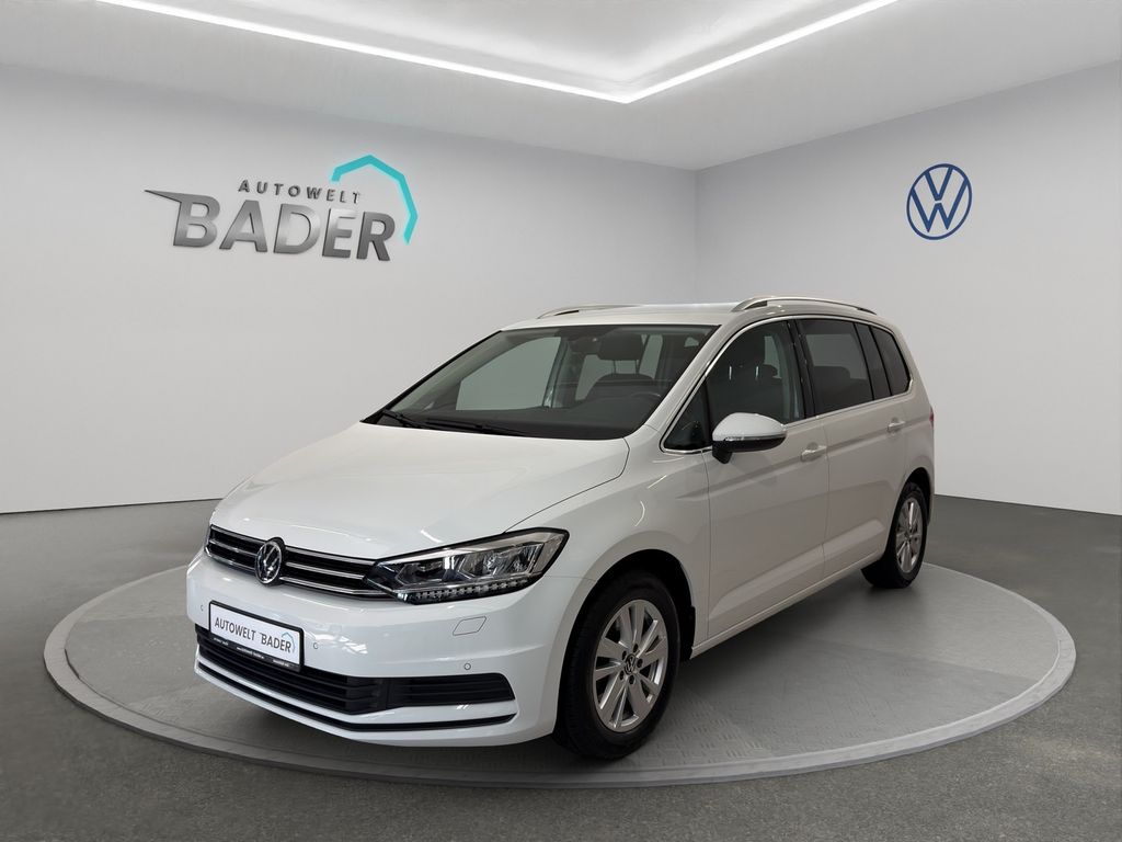Volkswagen Touran 2022 г. Белый, пробег 41773 км