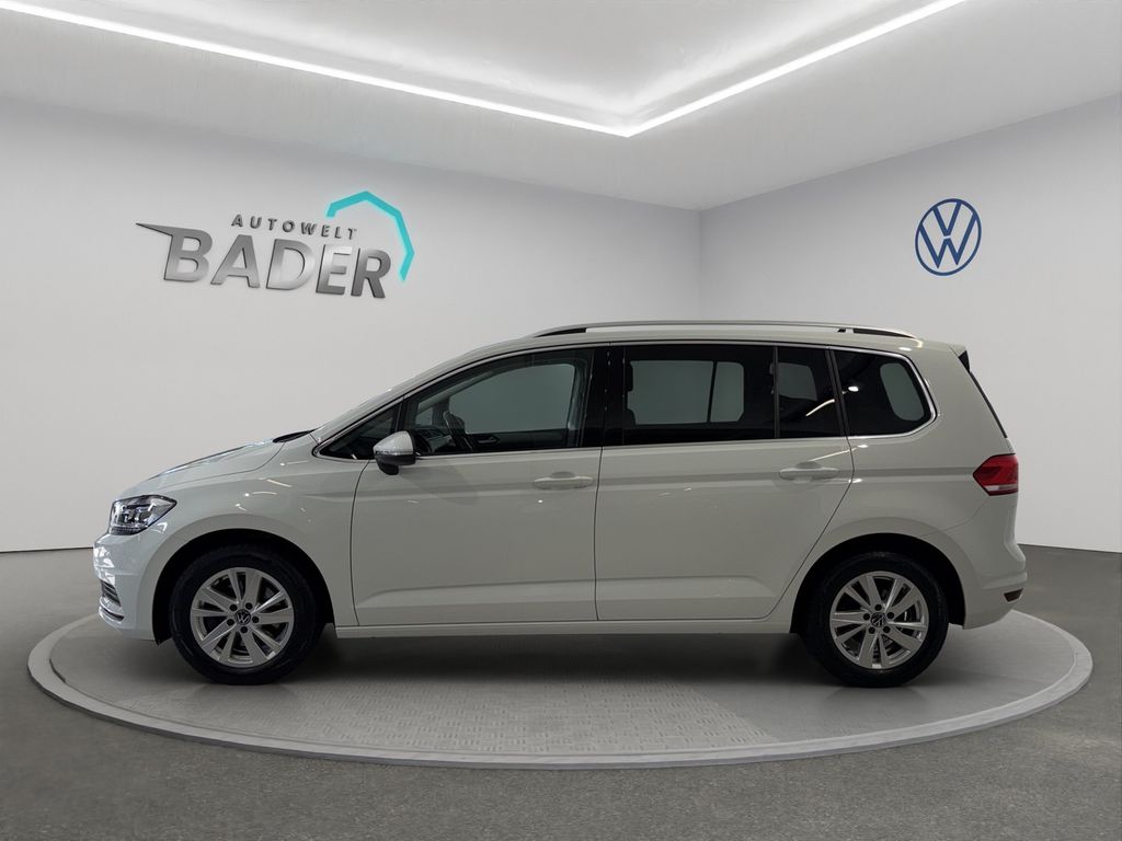 Volkswagen Touran 2022 г. Белый, пробег 41773 км