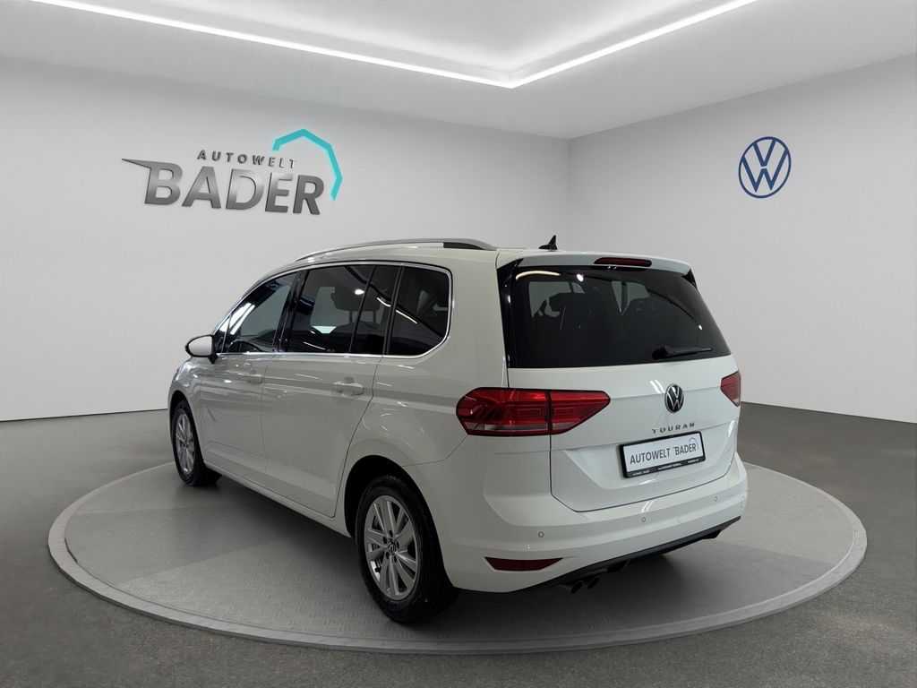 Volkswagen Touran 2022 г. Белый, пробег 41773 км