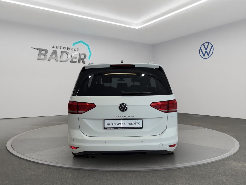 Volkswagen Touran 2022 г. Белый, пробег 41773 км