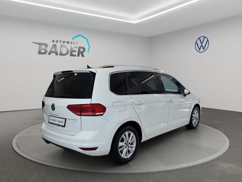 Volkswagen Touran 2022 г. Белый, пробег 41773 км