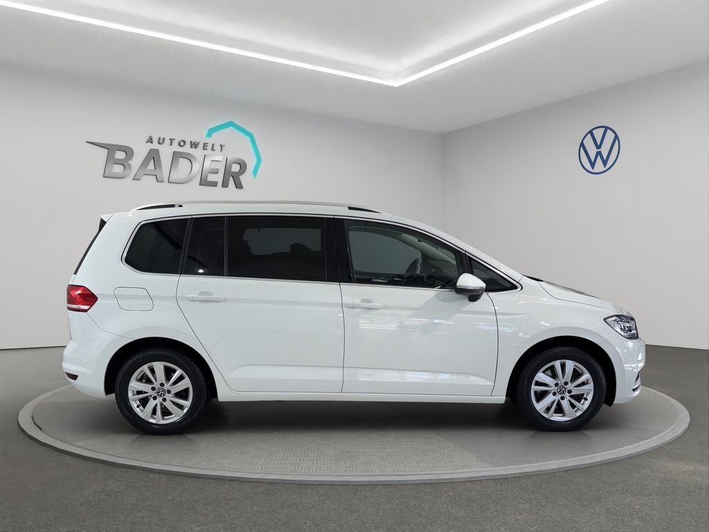Volkswagen Touran 2022 г. Белый, пробег 41773 км