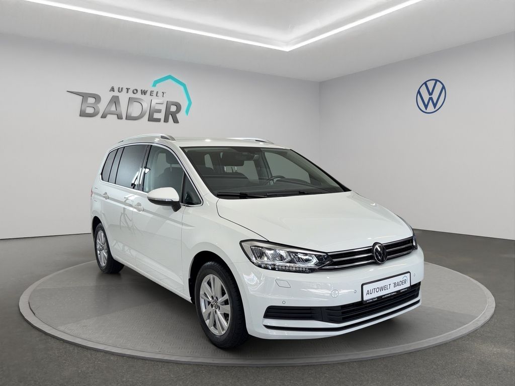 Volkswagen Touran 2022 г. Белый, пробег 41773 км